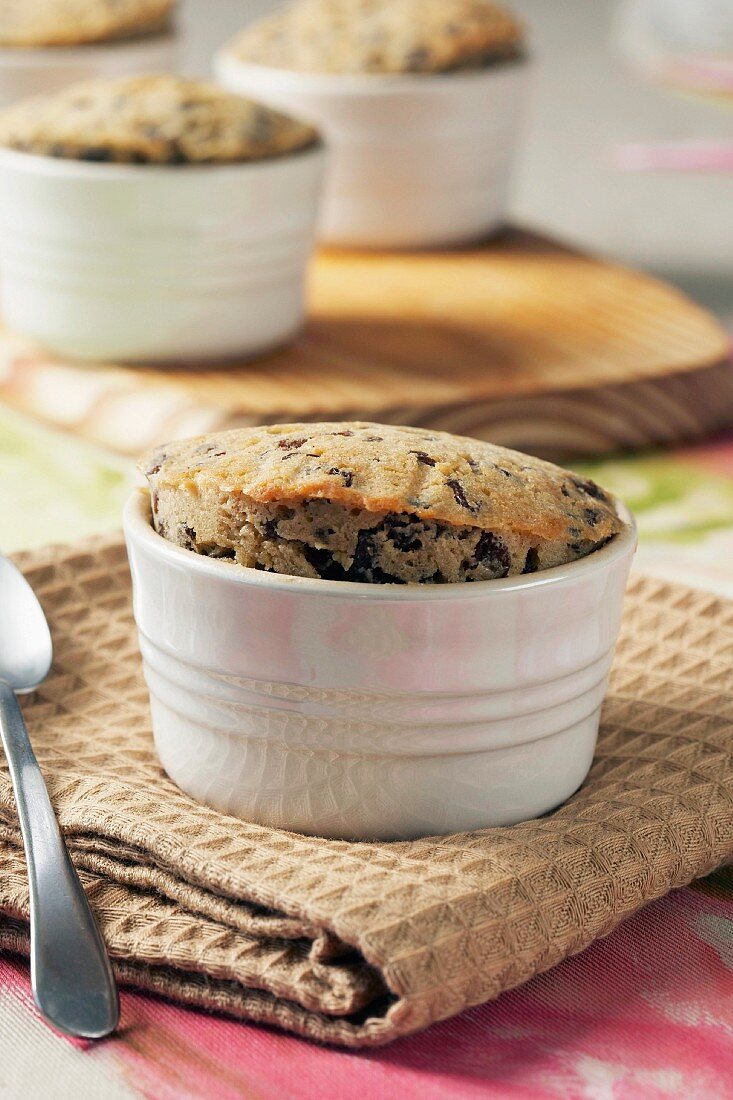 Rum and raisin pudding