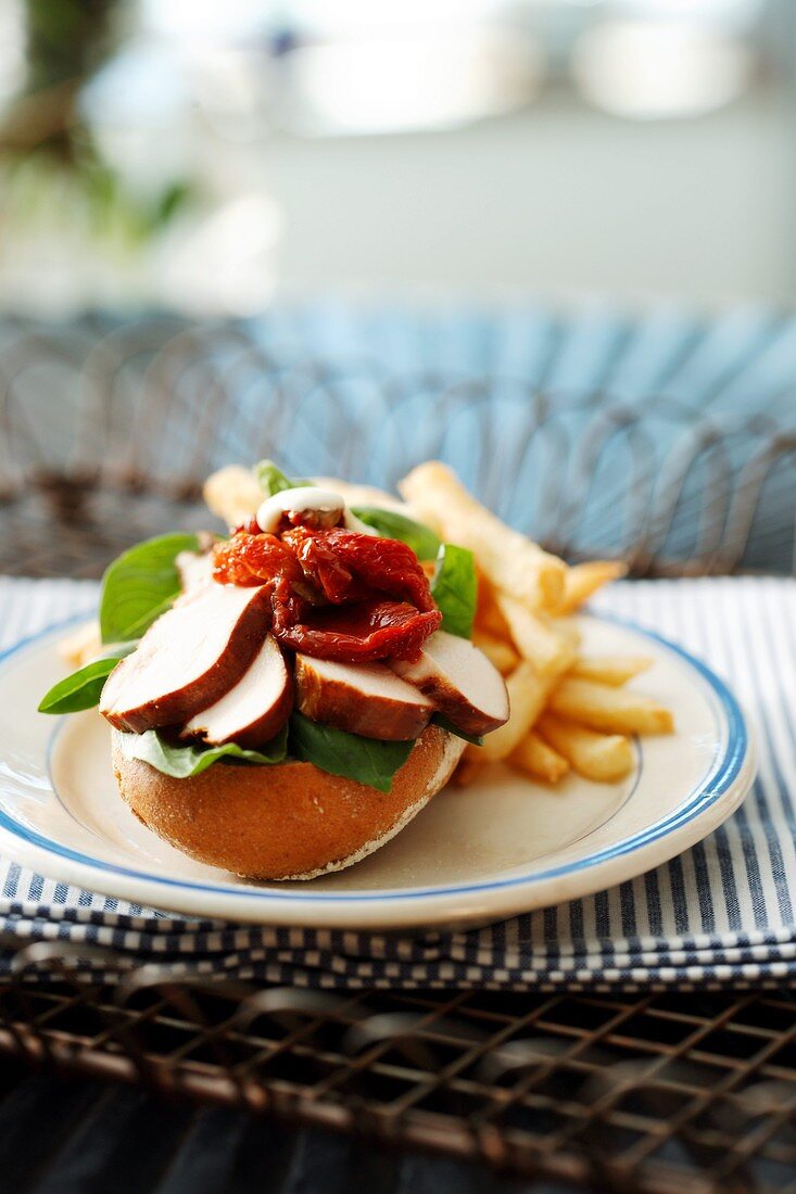 Bread roll with smoked chicken breast and chips