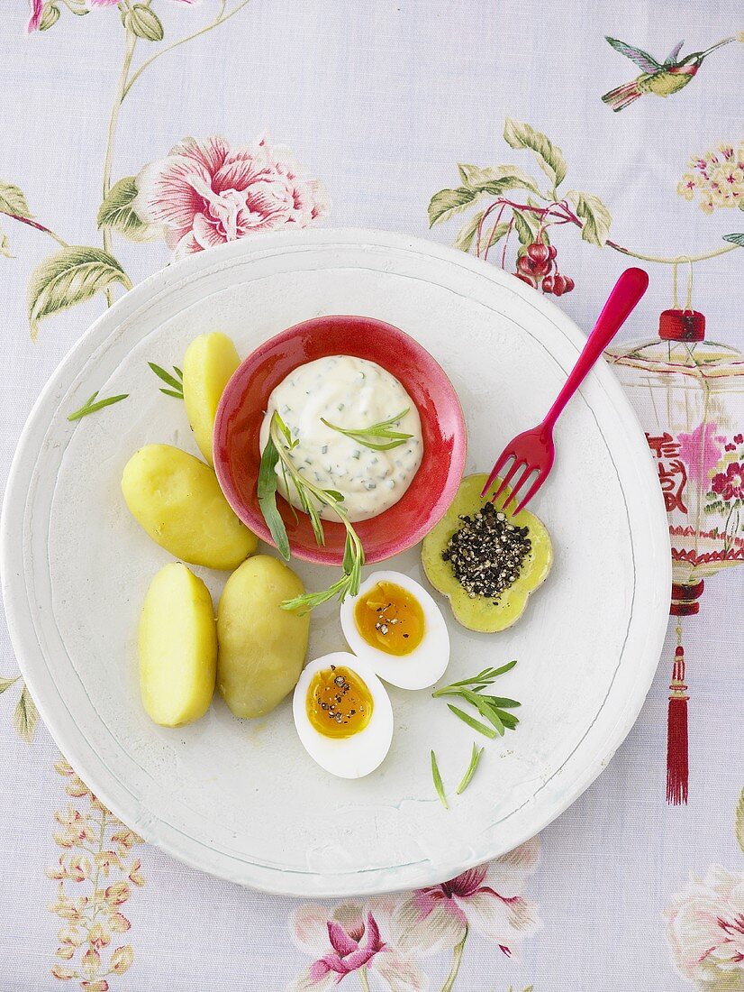 Boiled potatoes with egg and herb sauce