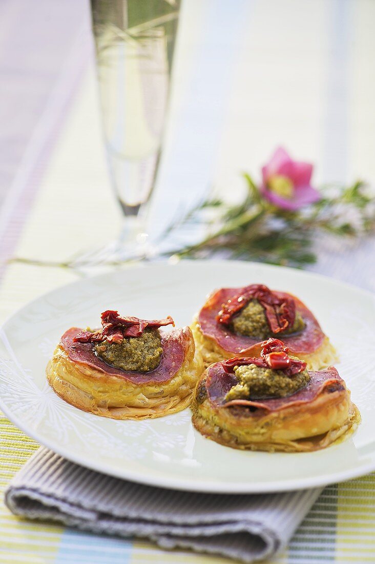Tartlets with pesto and dried tomatoes