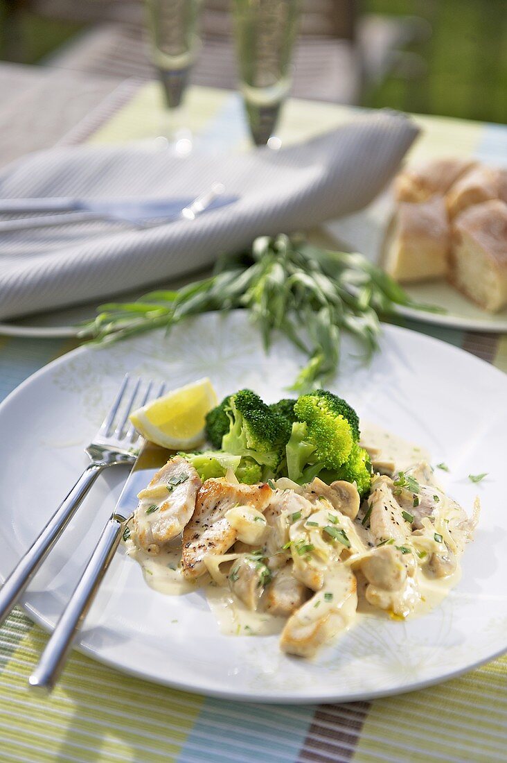 Chicken with tarragon and broccoli