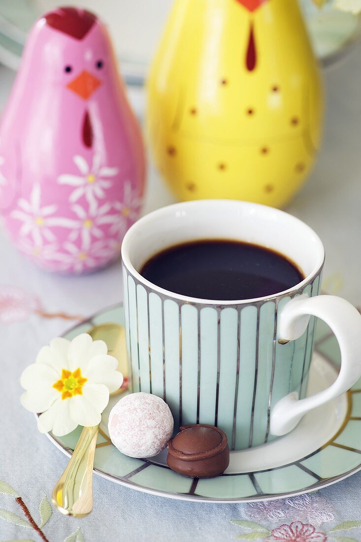 Kaffee und Pralinen zu Ostern