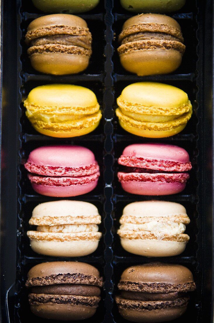 Macarons in Plastikschale