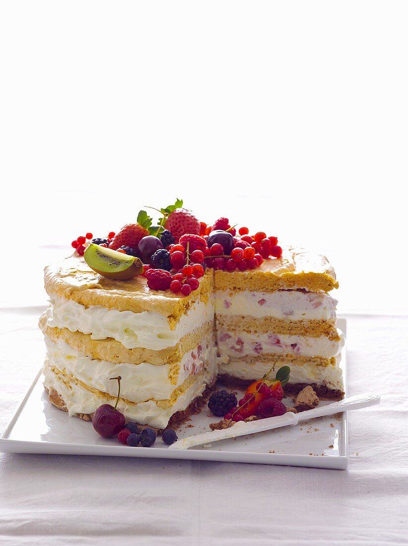 Cream cake with berries