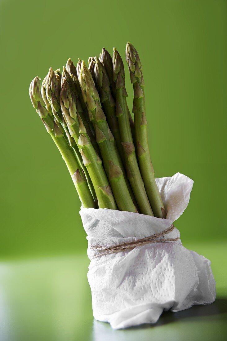 Ein Bund Grüner Spargel