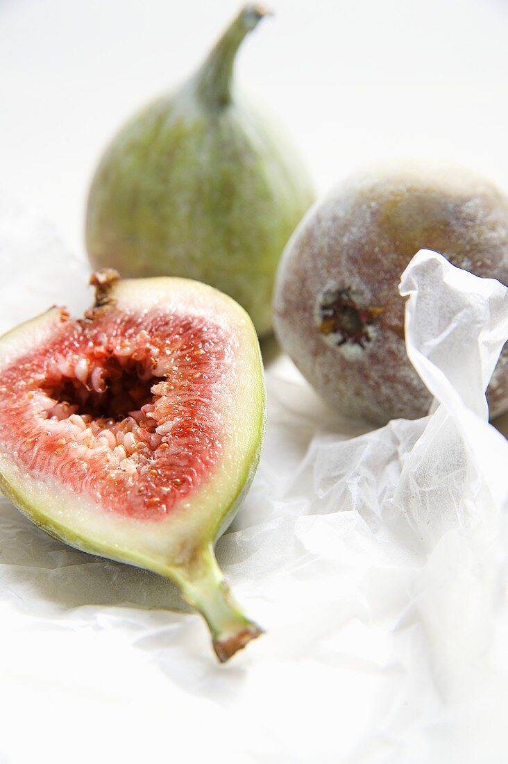 Ripe figs on paper