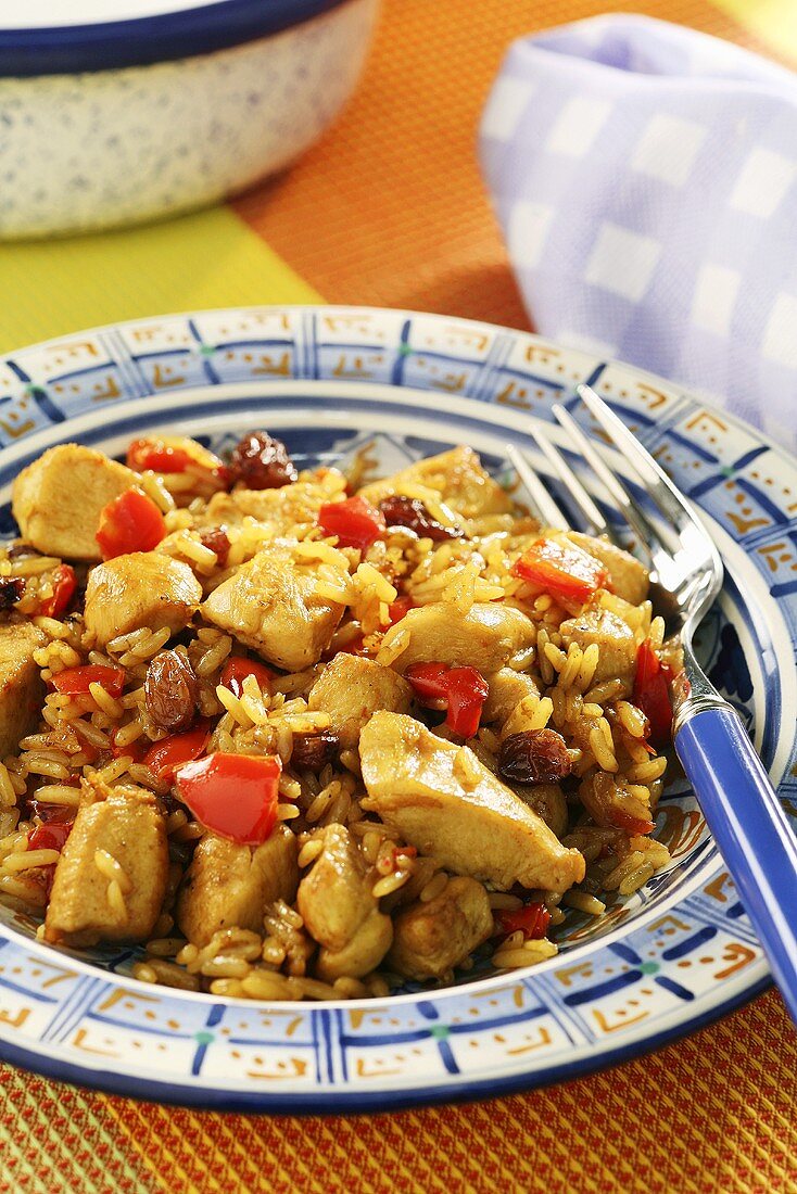 Rice with chicken, raisins and red peppers (Turkey)