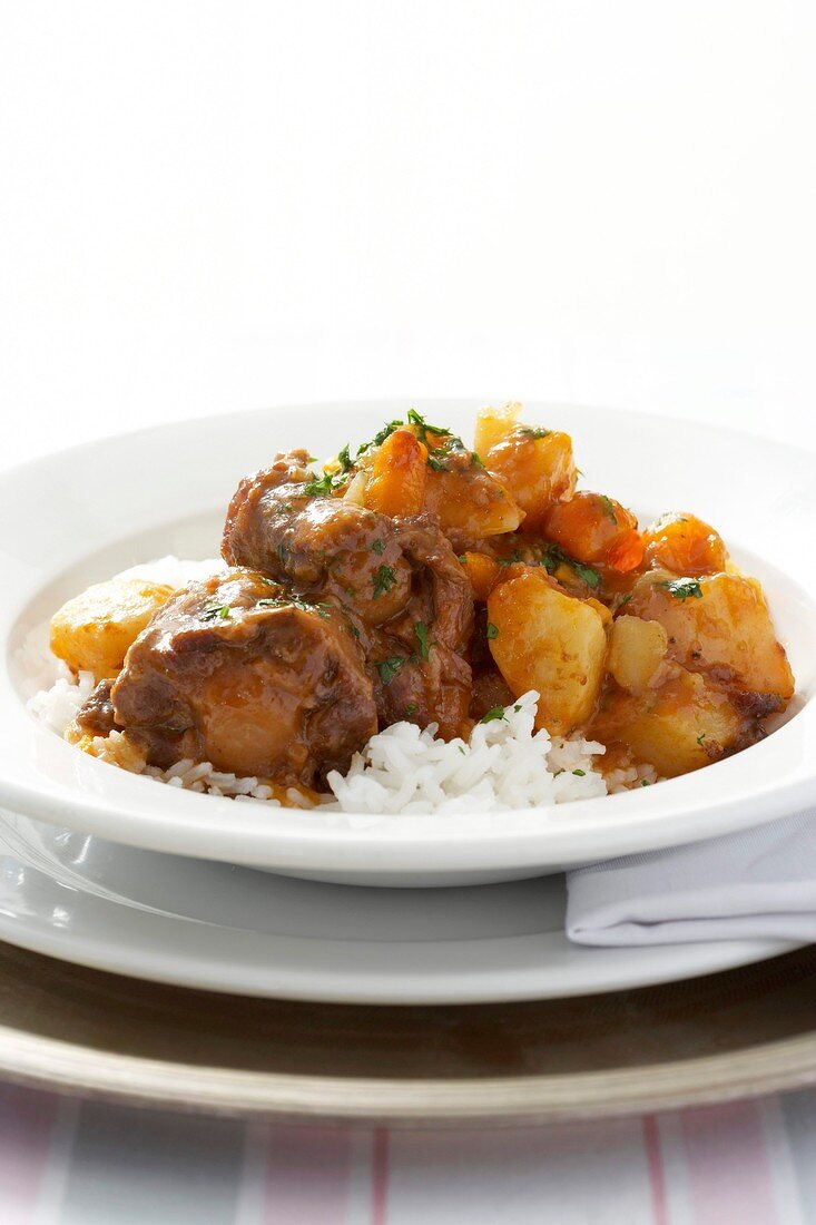 Ox ragout with potatoes on rice