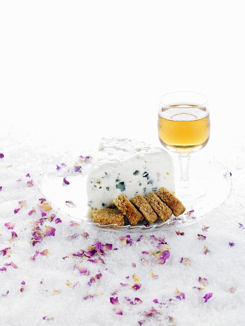 Roquefort cheese with spiced bread and port wine