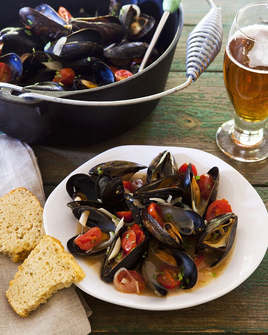 Miesmuscheln in Biersauce mit Tomaten