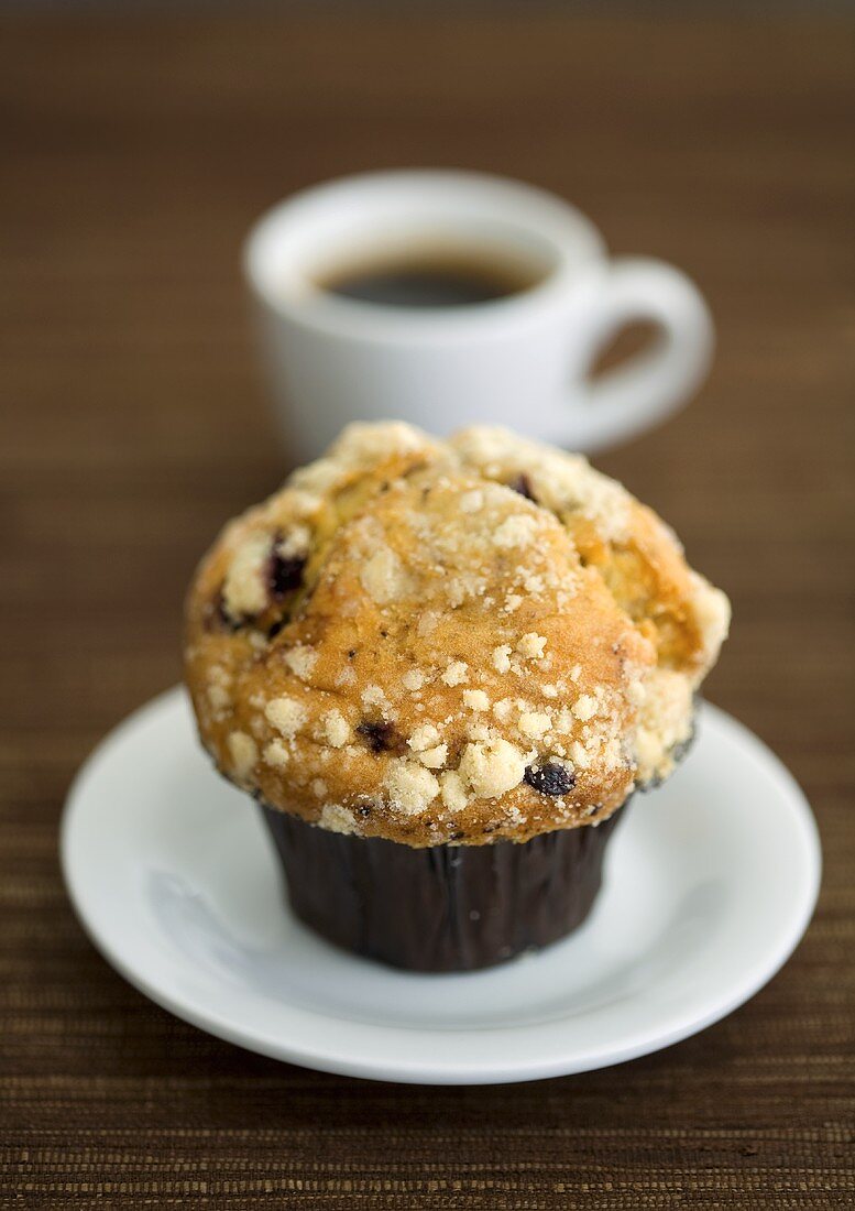 Heidelbeermuffin und Espresso