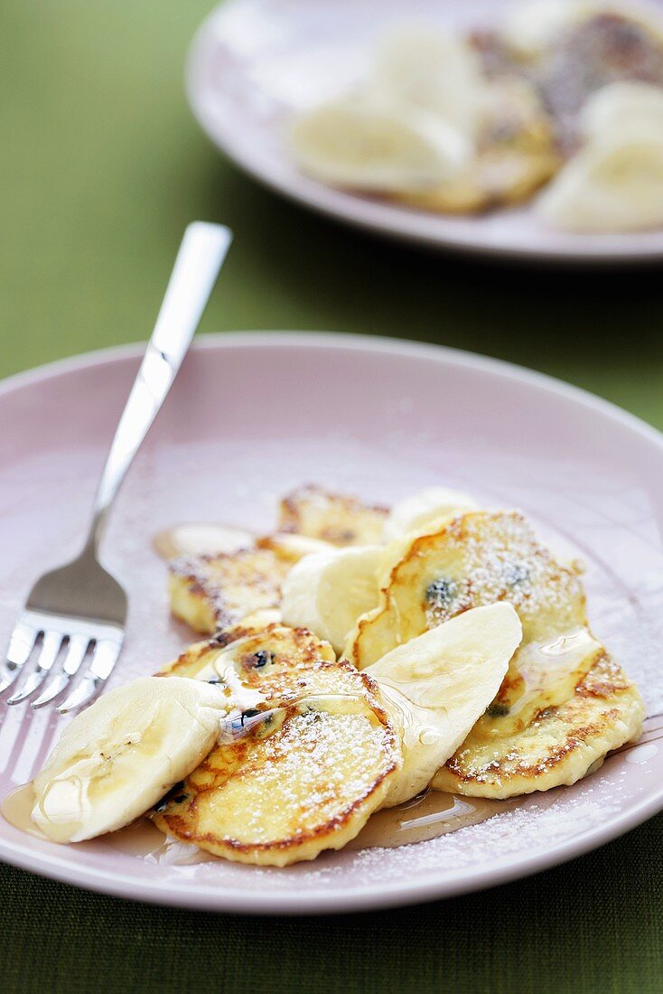 Pikelets with raisins and banana