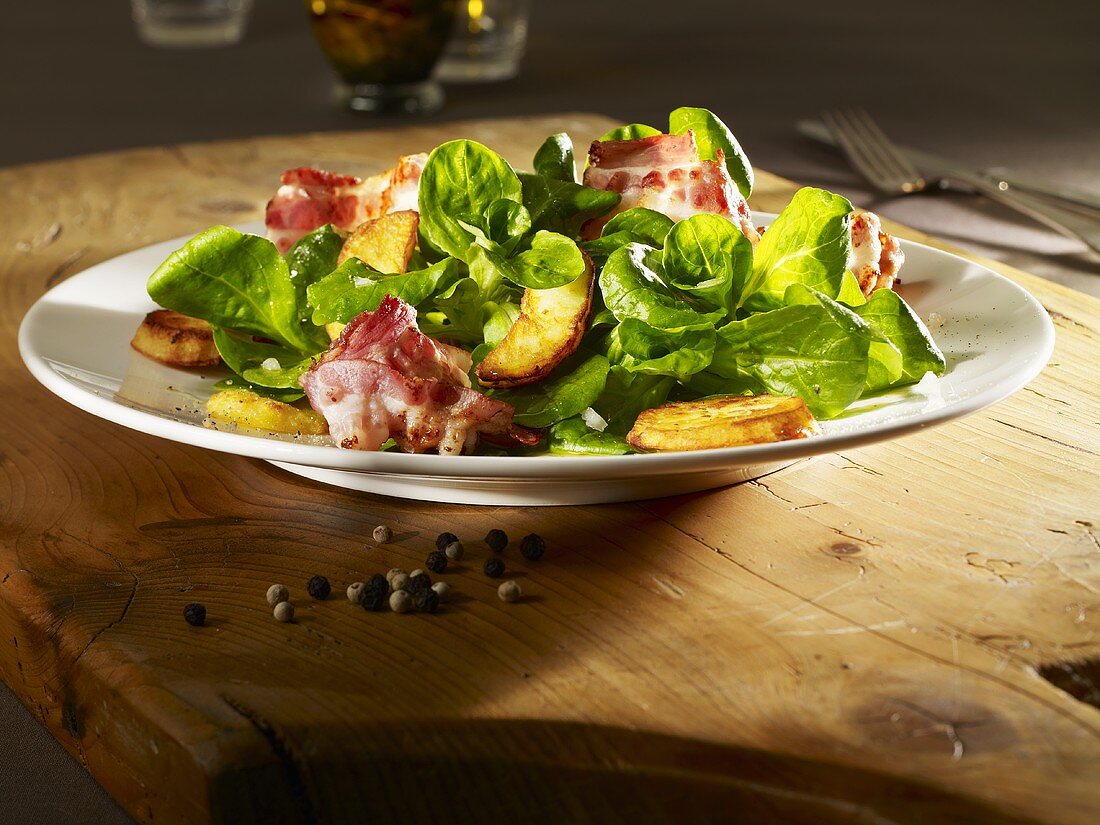 Feldsalat mit Kartoffeln und Speck