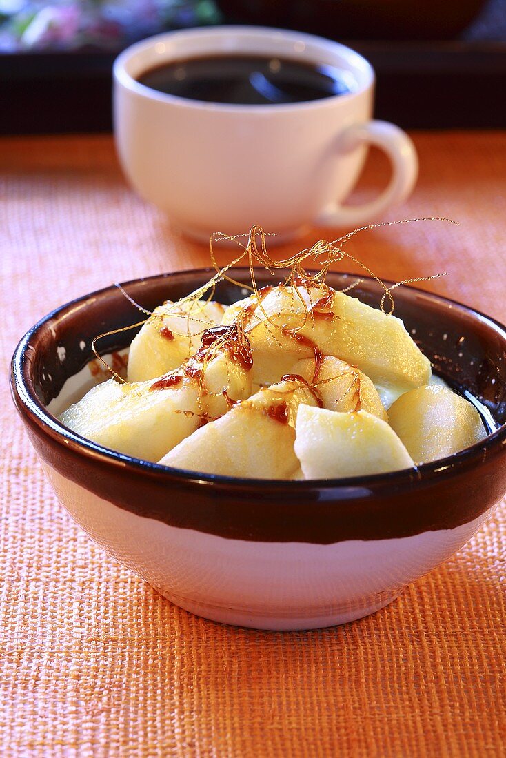 Apple dessert with caramel strands