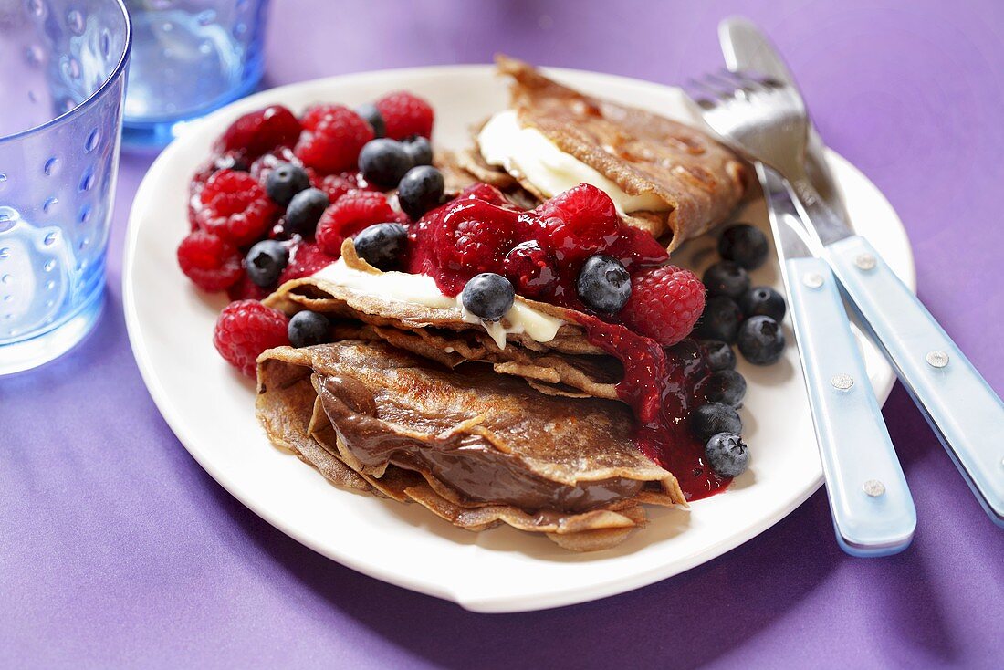 Wholemeal pancakes with berries