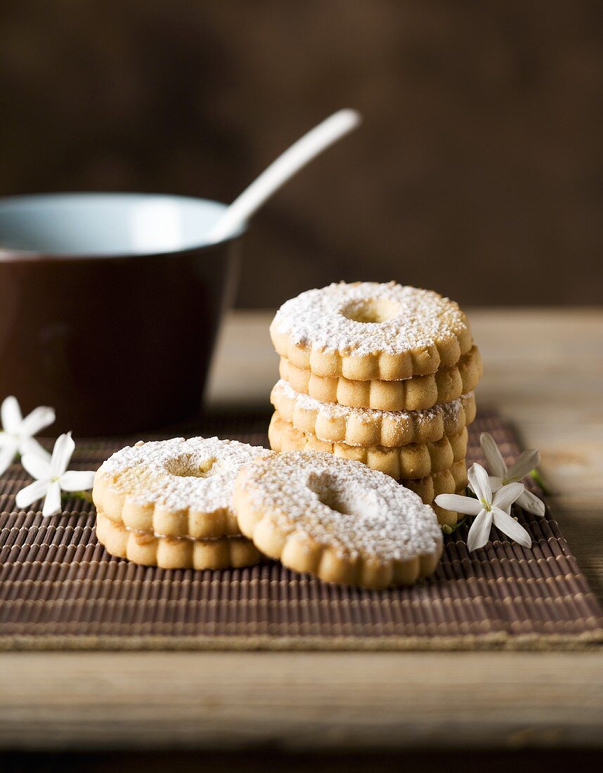 Canestrelli biscuits dusted with icing sugar