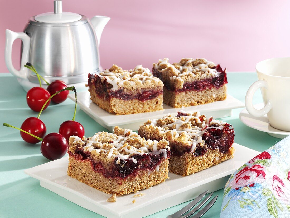 Almond cherry cake with chocolate crumble