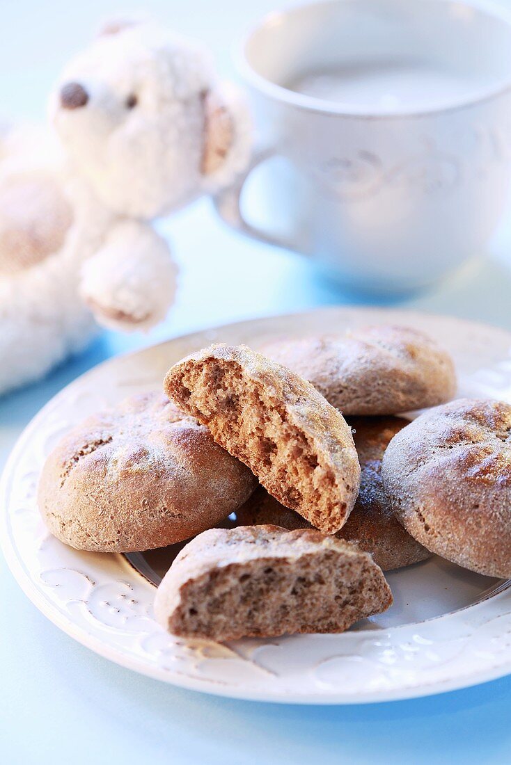 Dinkelbrötchen auf Teller