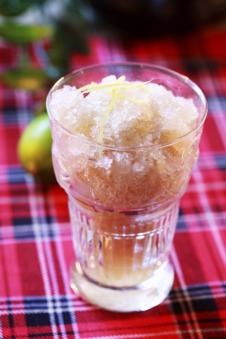 Grüner-Tee-Granita im Glas