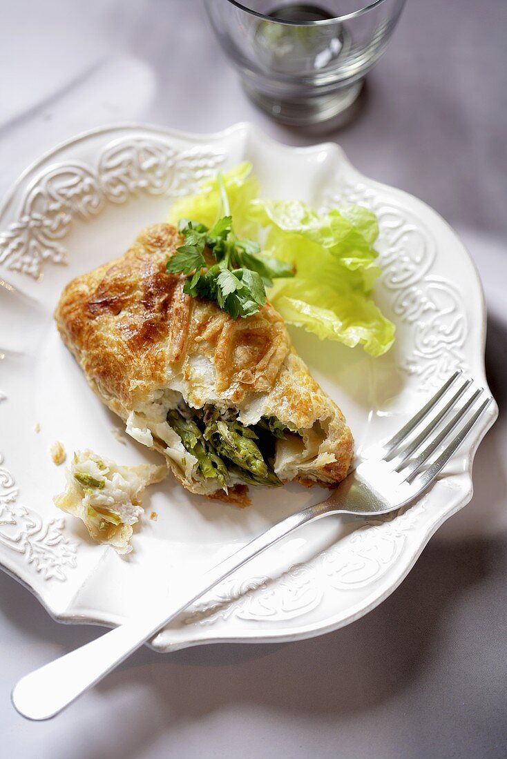 Green asparagus in puff pastry