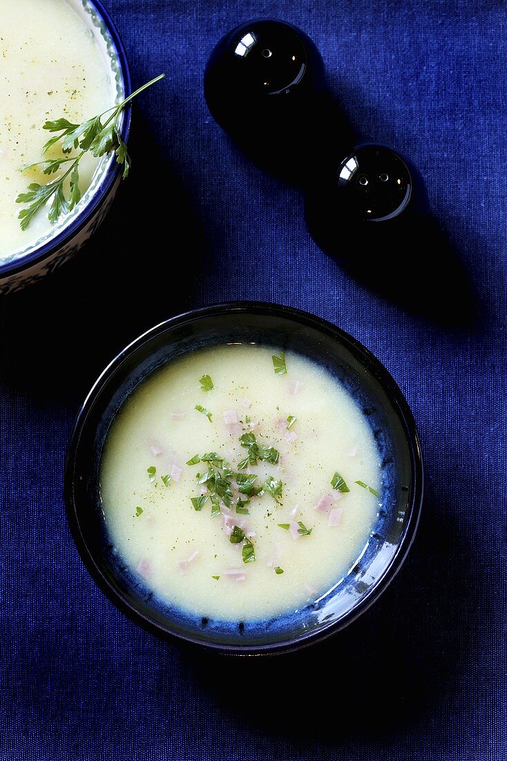 Lauchsuppe mit Petersilienwurzeln