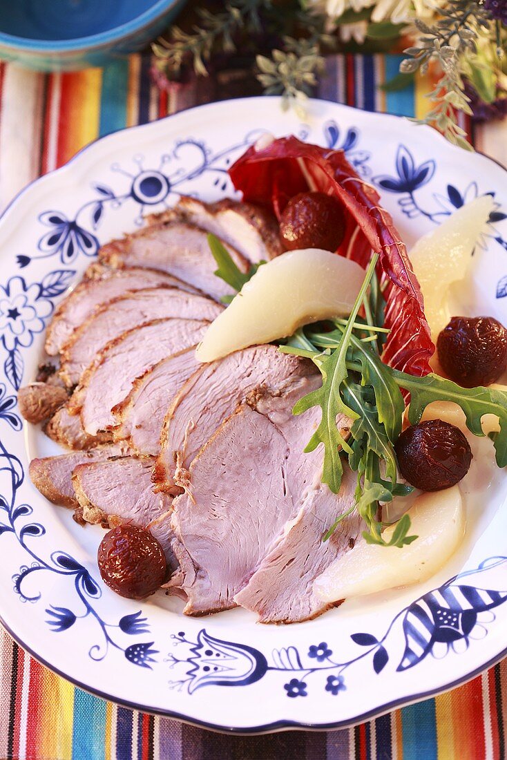 Kalbsbraten mit Birnen und Kirschtomaten