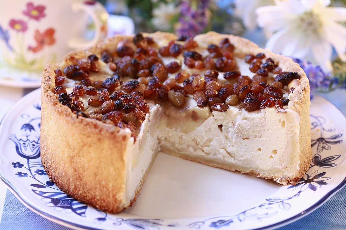 Cheesecake with apples and raisins, a piece cut