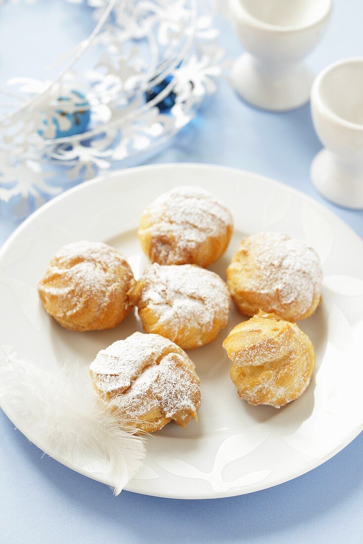 Cream-filled profiteroles for Easter