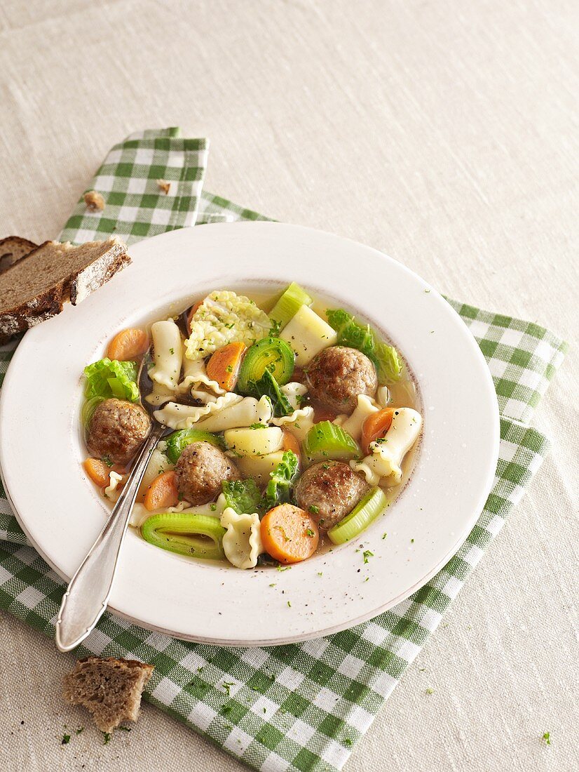 Vegetable soup with meatballs and pasta