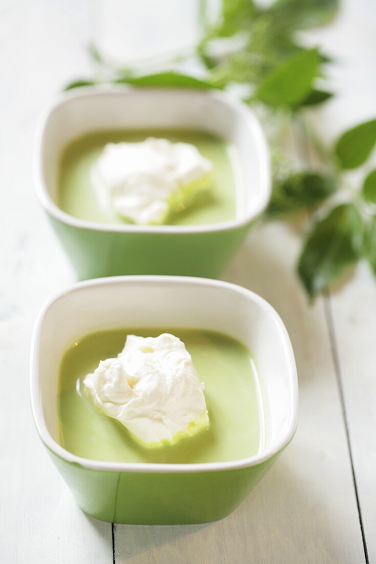 Bohnensuppe mit Creme fraiche