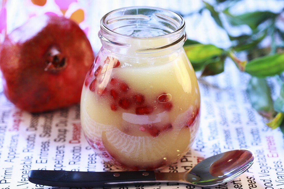 Apple and pomegranate jelly