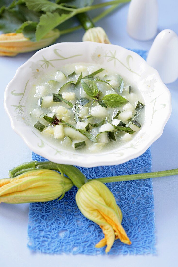 Zuppa di zucchini ed aglio (courgette and garlic soup)