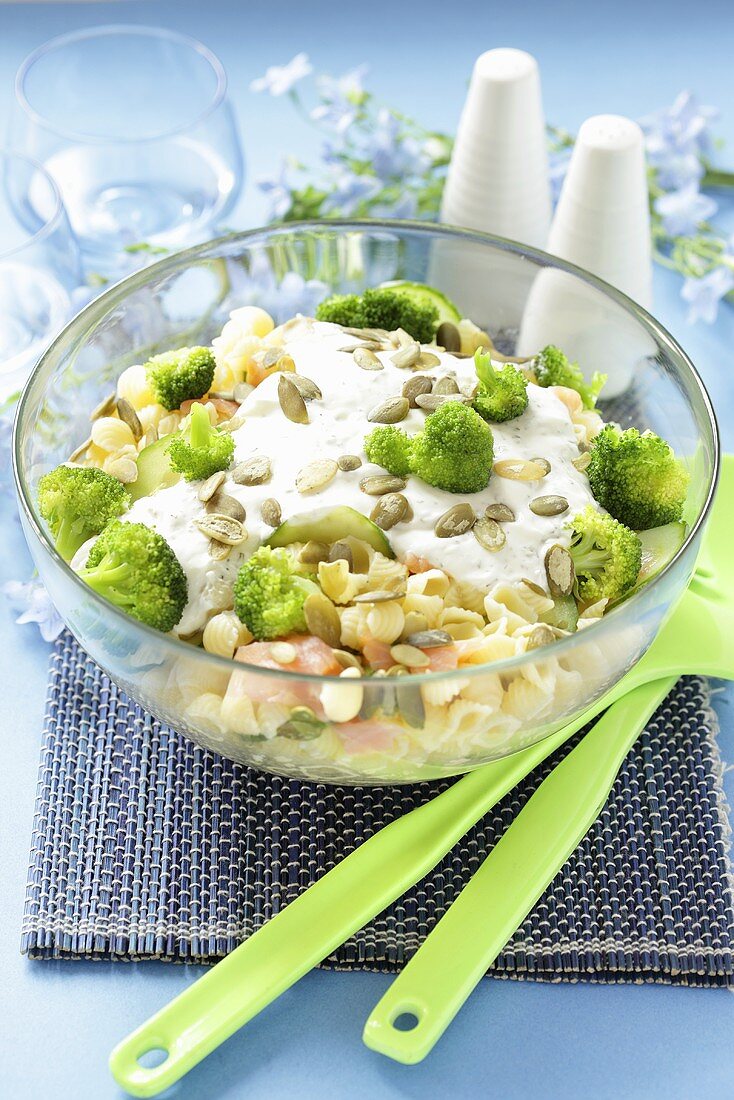 Pasta salad with broccoli & smoked salmon