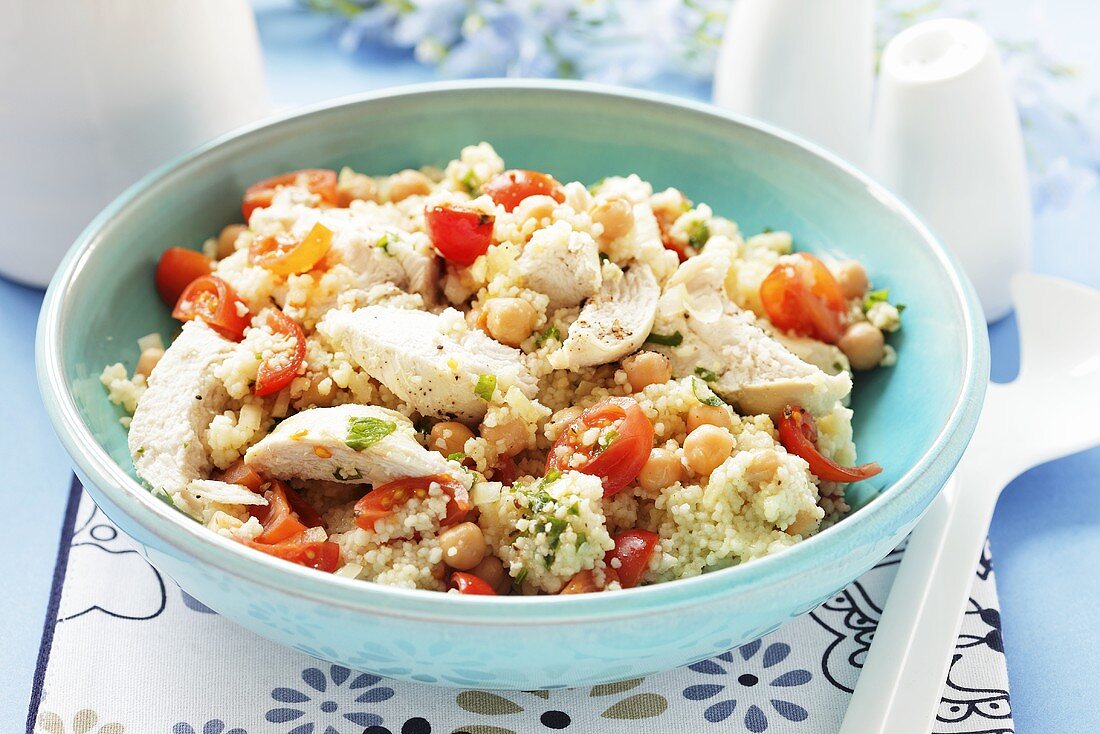 Couscous salad with chick-peas and chicken