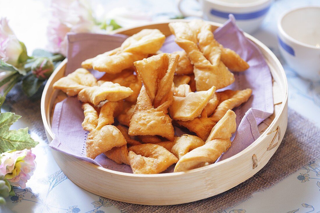 Faworki (fried pastries, Poland)