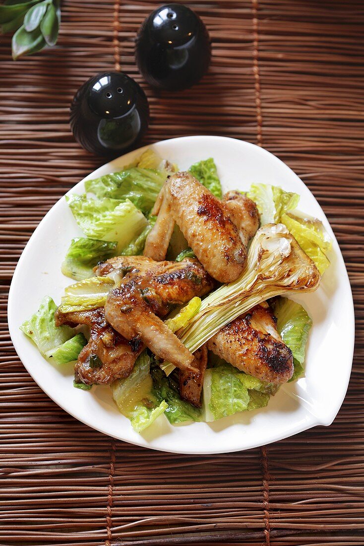 Crispy chicken wings with garlic (China)