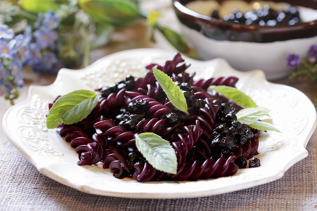 Fusilli mit Heidelbeeren und Minze