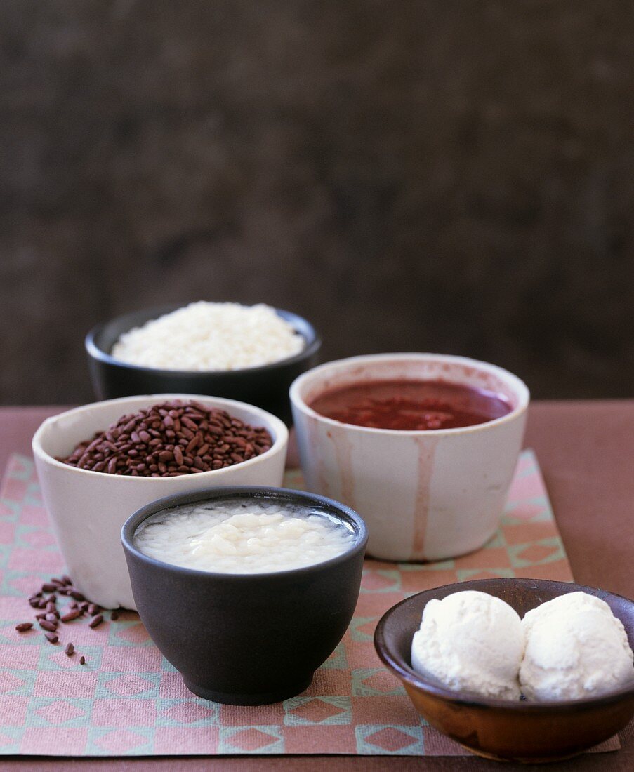 Normaler Reis, roter Reis und Reis-Congee (Reisbrei)