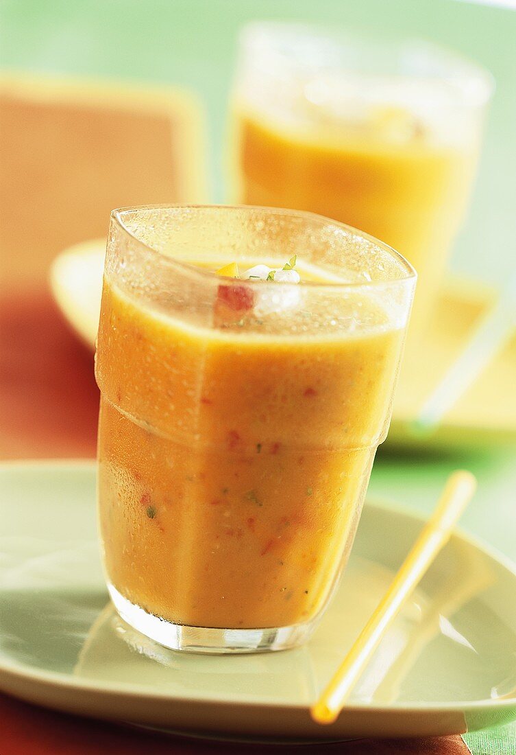 Gazpacho (kalte spanische Gemüsesuppe) in einem Glas