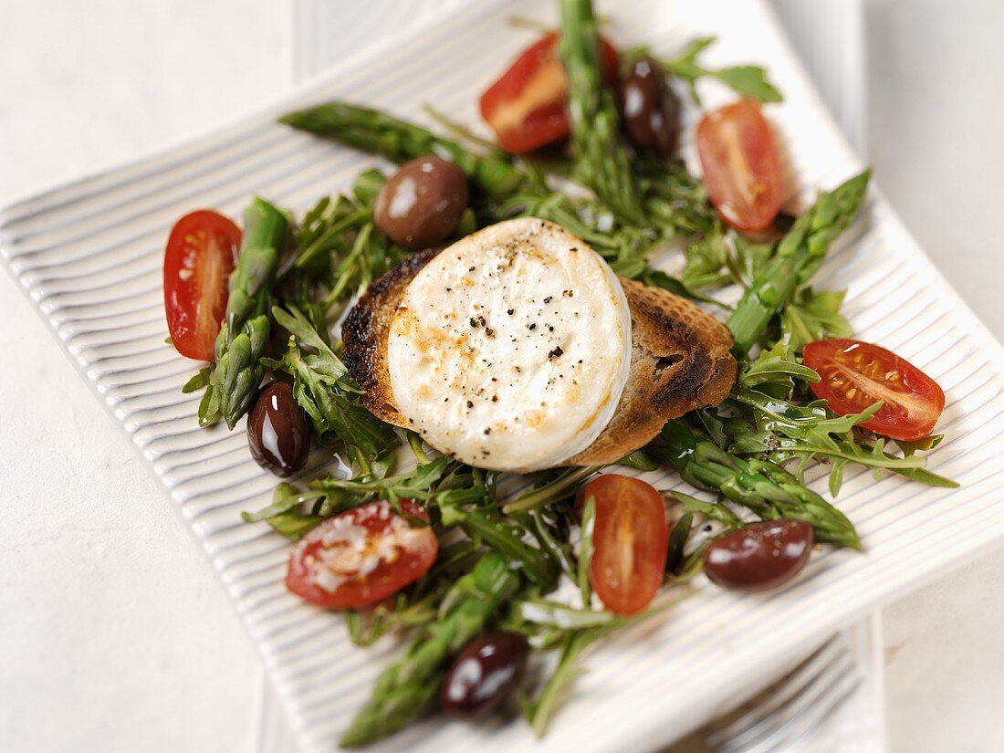 Mediterranean salad with fried goat's cheese