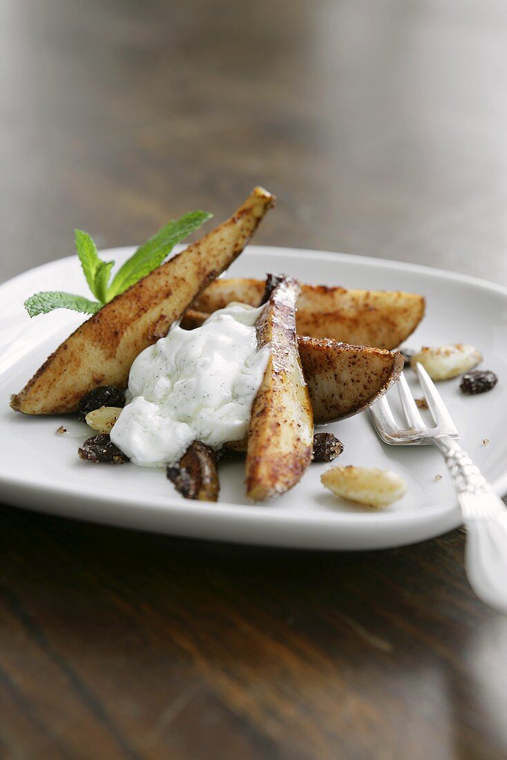 Sweet pear wedges with vanilla cream and nuts