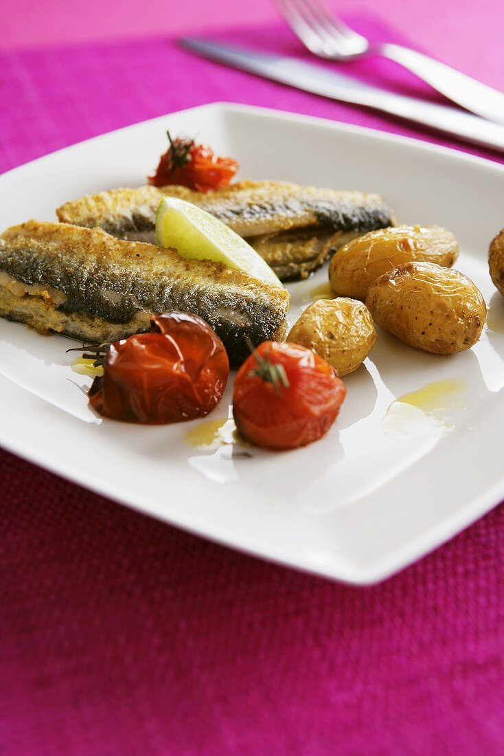 Fried herring with cocktail tomatoes and small potatoes