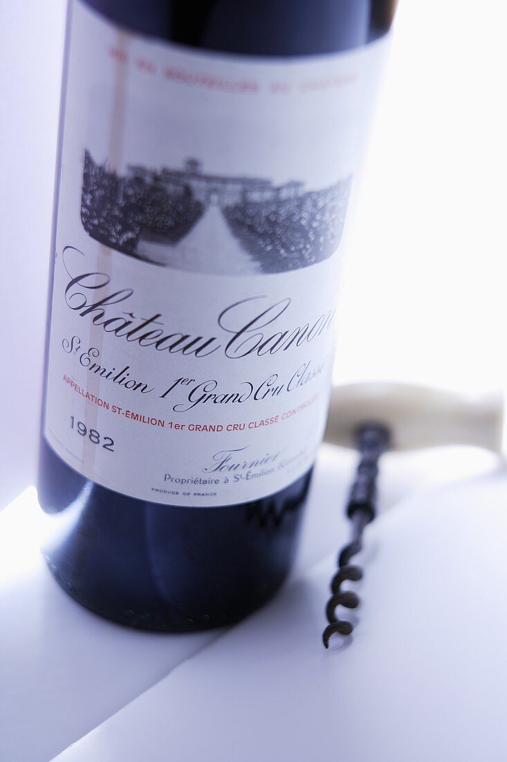 Etikett einer 1982er Rotweinflasche Château Canon