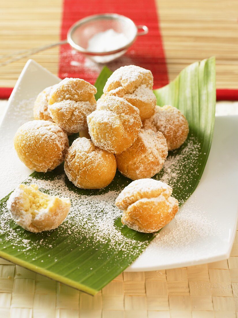 Zuckerbällchen mit Puderzucker (China)