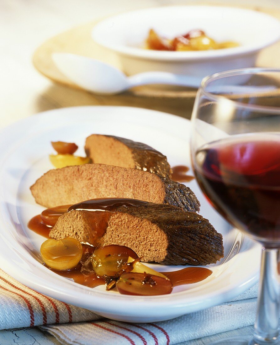 Venison fillet with grapes cooked in red wine