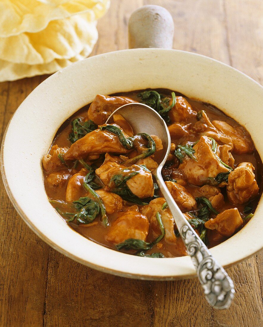 Butter Chicken (Hähnchengericht, Indien) mit Spinat