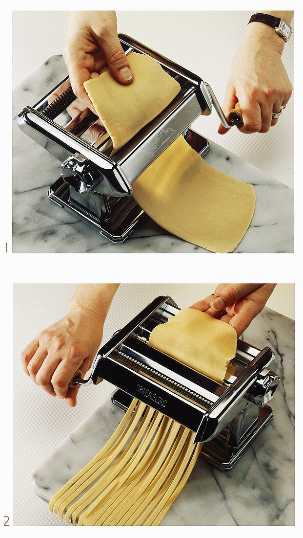 Making tagliatelle using a pasta maker