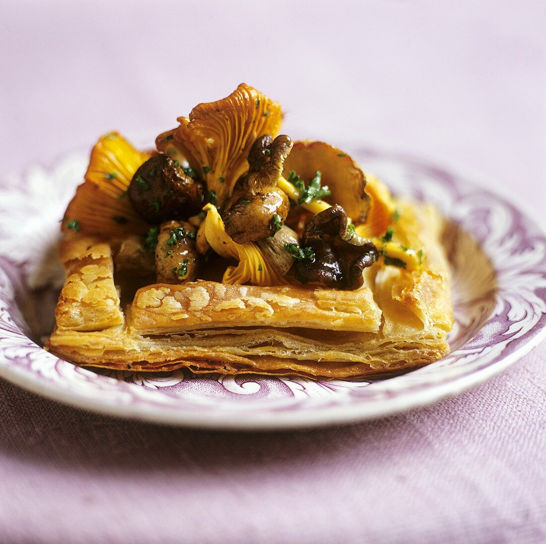 Puff pastry tart with mushroom filling