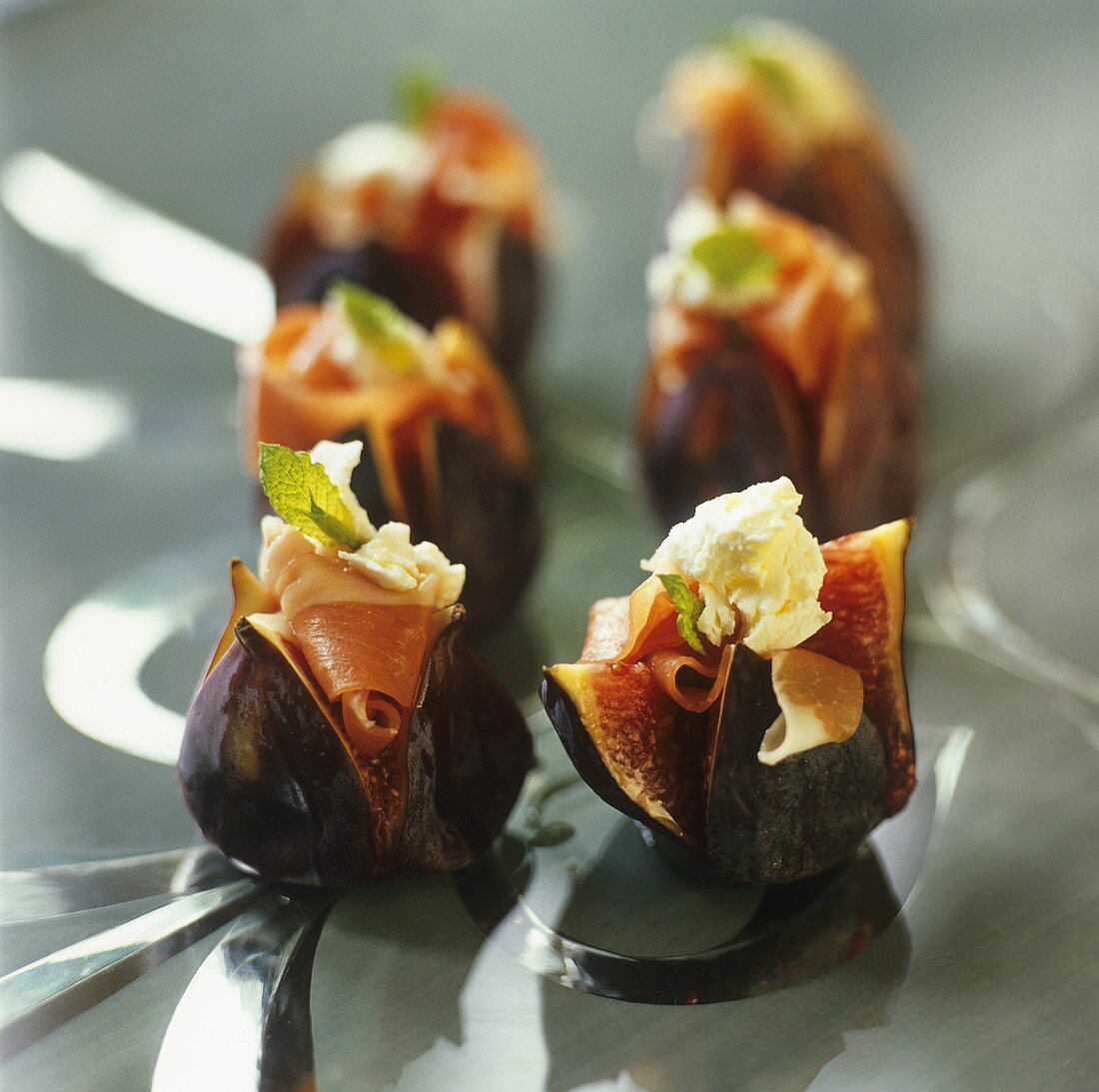 Figs with ham and goat's cheese