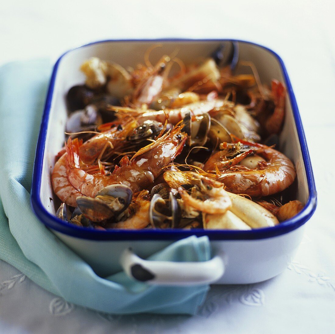 Oven-baked mixed seafood